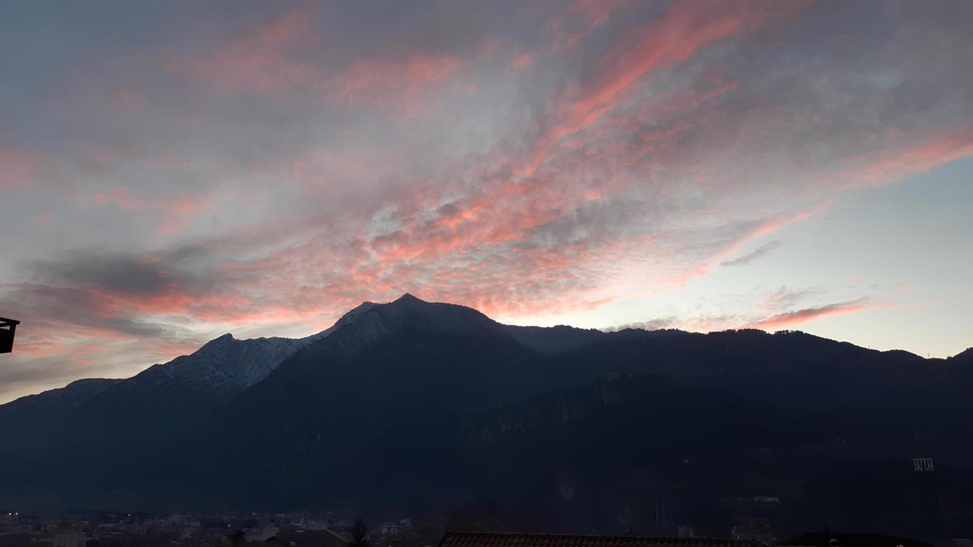 Over The Castle Apartment Trento Exterior photo
